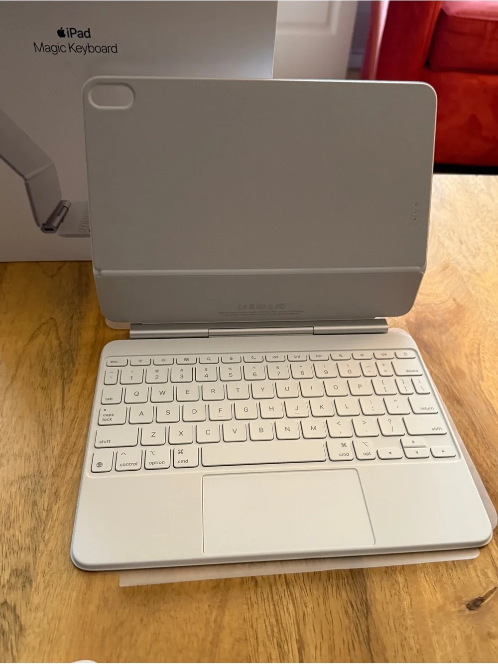 Apple Magic Keyboard: Keyboard and Case for iPad Air 11-inch -White